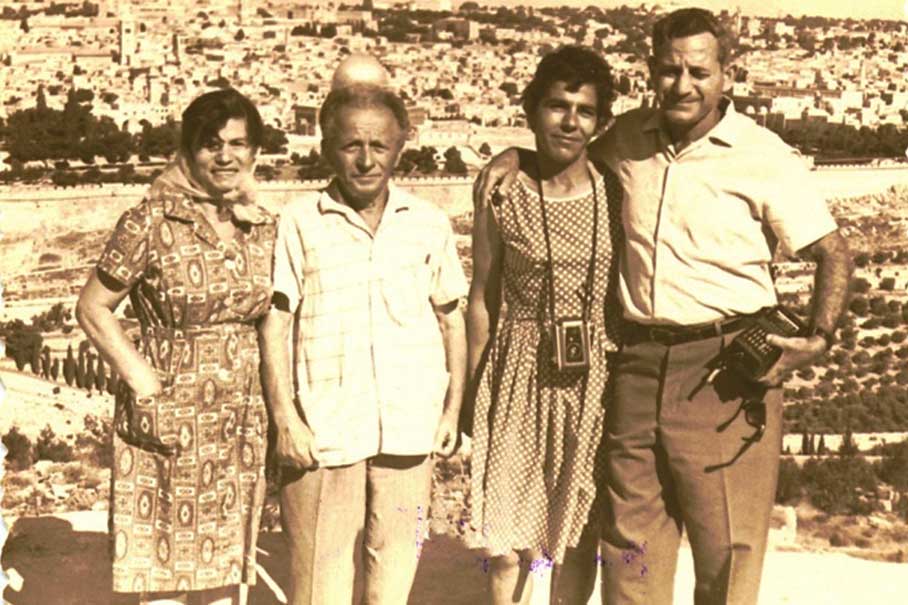 חברים בטיול: חיים ואילנה ניקלס, ישראל חלמיש, דינה ברכר – שנות ה - 60.